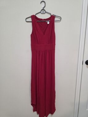 London Times Sleeveless V-Neck Maxi Dress in Fuchsia